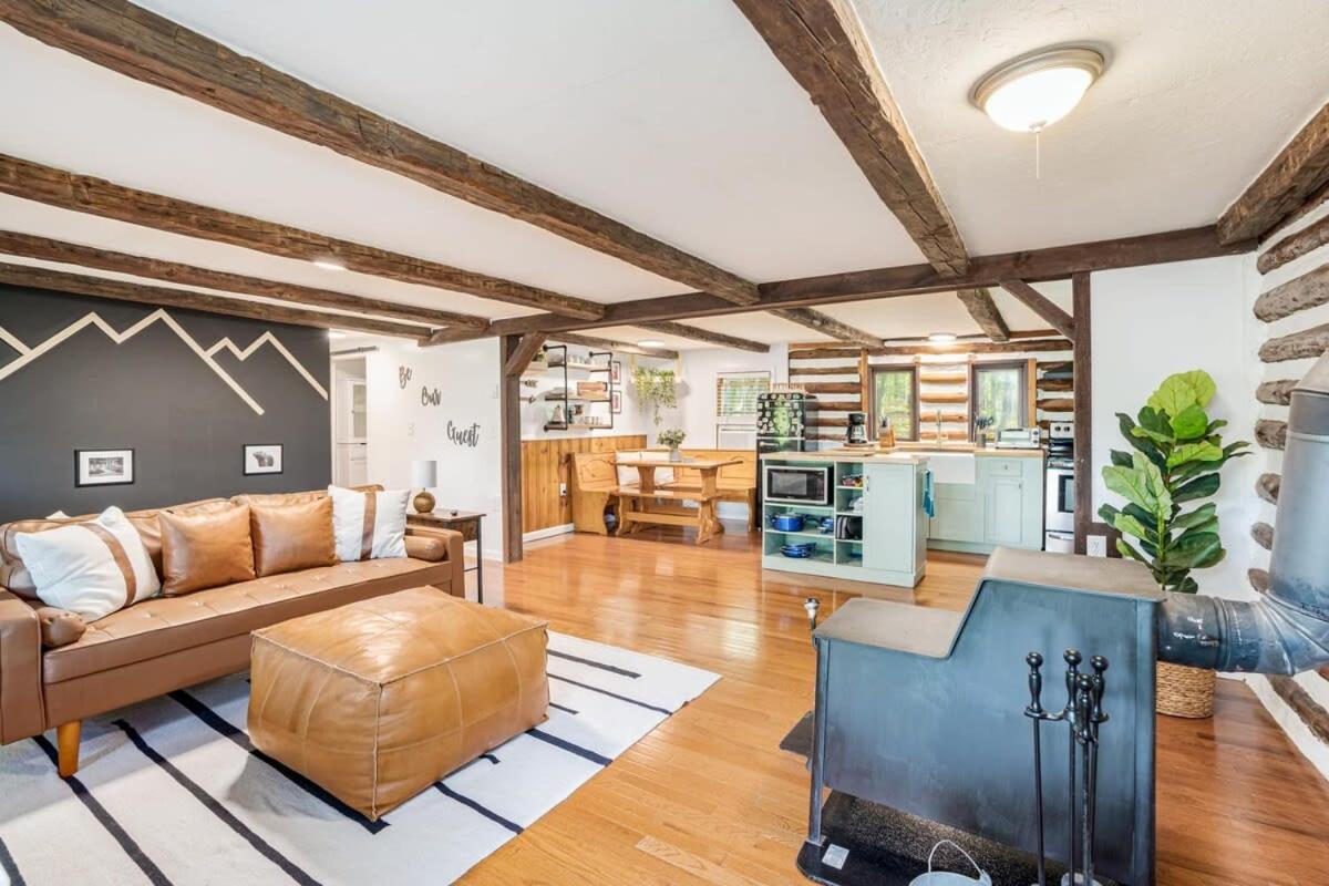 Modernized Log Cabin W Hot Tub Fire Pit & Views Berkeley Springs Exterior foto